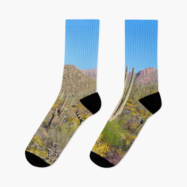 Artikelvorschau, Wunderschöne gelbe Blumen und Saguaro-Kakteen entworfen und verkauft von simonjayphotos.