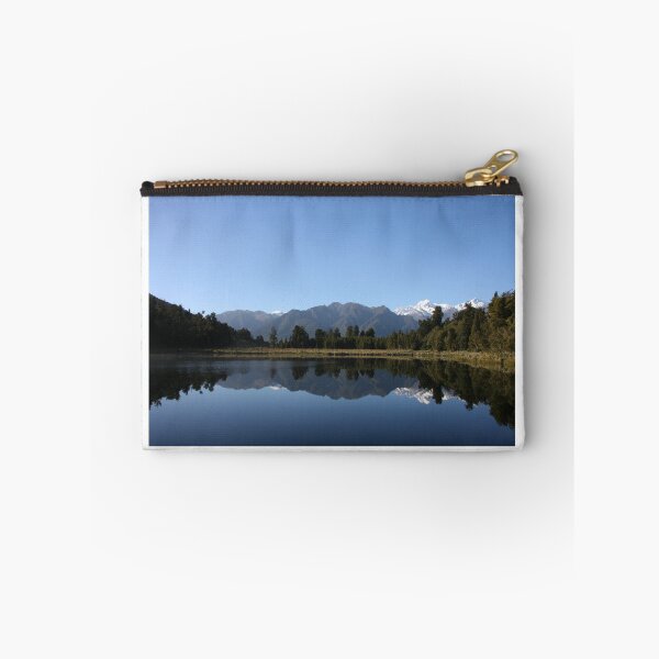 Artikelvorschau, Lake Matheson - Neuseeland entworfen und verkauft von PopularTeesandStuff.