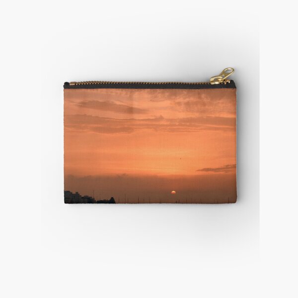 Artikelvorschau, East Cowes Sonnenuntergang entworfen und verkauft von Madmarchy.