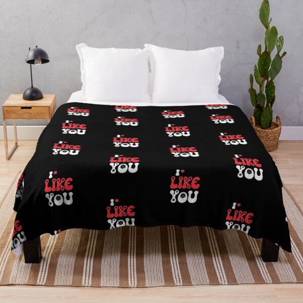 Aperçu de l'œuvre Design typographique minimaliste « I Like You » sur fond noir – Style pop art ludique créée et vendue par PixelVibe782.