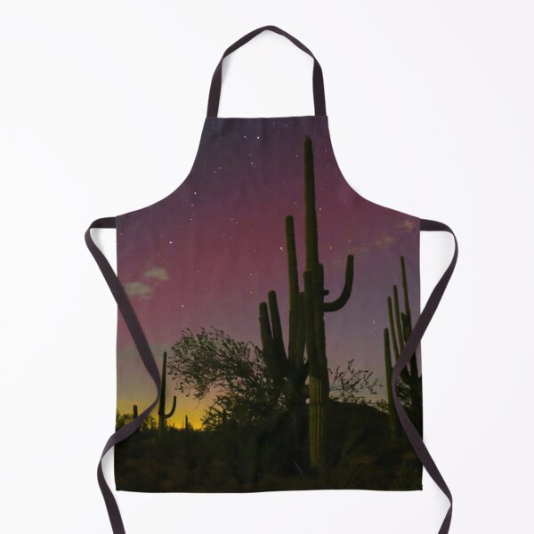 Artikelvorschau, Atemberaubende Nordlichter bei Saguaro-Kakteen entworfen und verkauft von simonjayphotos.