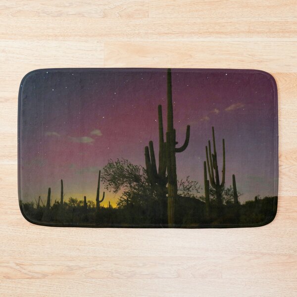 Artikelvorschau, Atemberaubende Nordlichter bei Saguaro-Kakteen entworfen und verkauft von simonjayphotos.