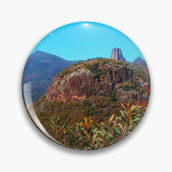 Artikelvorschau, Warrumbungles in Bloom – NSW-Felsformationen und wilde Flora entworfen und verkauft von Fourpointstudio.