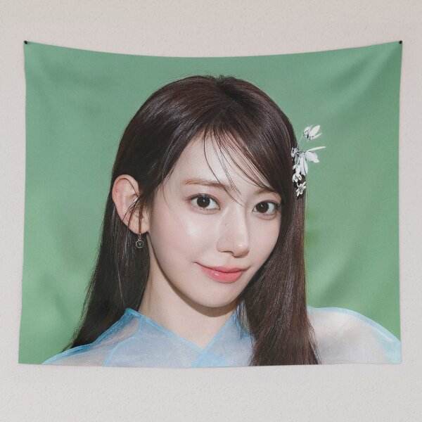 Artikelvorschau, LE SSERAFIM SPAGHETTI Sakura Merchandise – K-Pop-Kleidung und -Accessoires in limitierter Auflage entworfen und verkauft von Valereekmerch.
