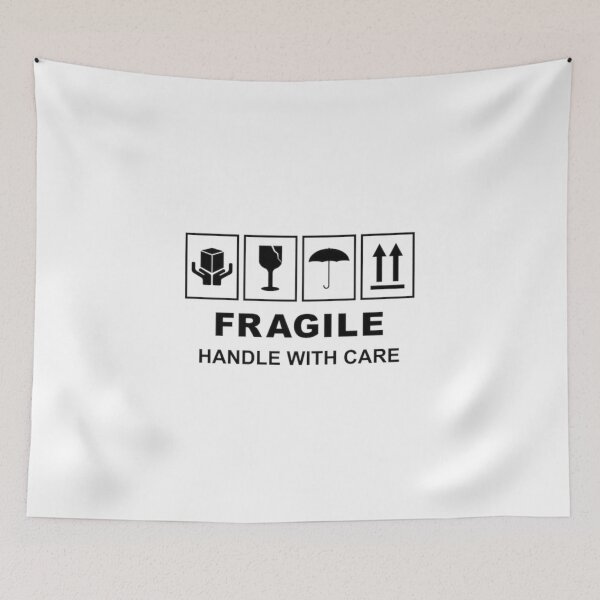 Aperçu de l'œuvre Fragile Handle with Care logo créée et vendue par UmaCreatesThings.