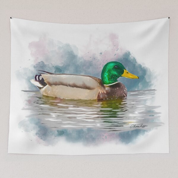 Aperçu de l'œuvre « Le magnifique canard colvert » nageant sur une rivière ensoleillée sous des nuages roses et bleus créée et vendue par Printfantasia .