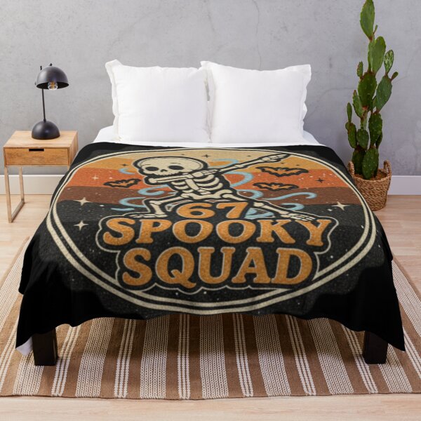 Artikelvorschau, 67 Spooky Squad Skelett-Surf-Retro-Halloween-Design für Herbstliebhaber, Geburtstagsfans und Geister-Enthusiasten entworfen und verkauft von ArtDesignTp.