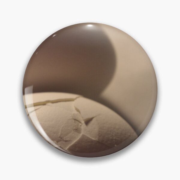 Item preview, cracked egg designed and sold by Gold Notice.