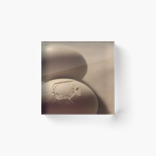 Item preview, cracked egg designed and sold by Gold Notice.
