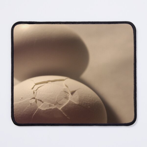 Item preview, cracked egg designed and sold by Gold Notice.