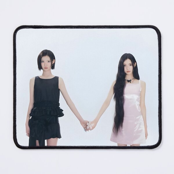 Artikelvorschau, Hearts2Hearts Merch | Jiwoo und Yuha Pretty Please inspiriert | Elegantes Comeback-Sammlerstück für S2U entworfen und verkauft von Valereekmerch.