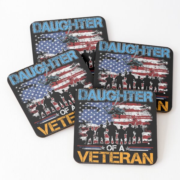 Artikelvorschau, Ich bin eine stolze Tochter eines Veteranen-Hubschraubers. Patriotische USA-Flagge. Veteranentag entworfen und verkauft von Osstaramilua.