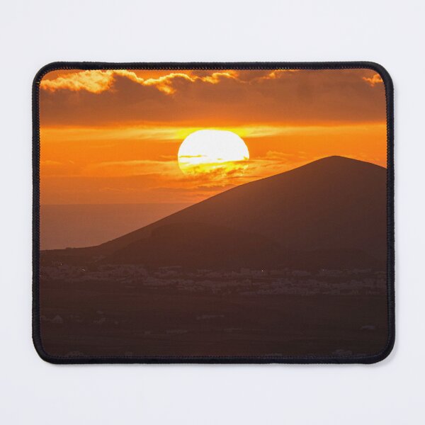 Aperçu de l'œuvre Coucher de soleil doré | Photographie de nature créée et vendue par MerchMarketer.