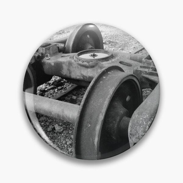 Artikelvorschau, Rost und Schienen: Echos einer industriellen Vergangenheit in Monochrom entworfen und verkauft von Clavivs.