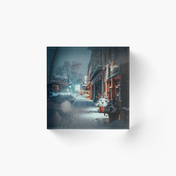 Artikelvorschau, Verschneite Weihnachtsstraße | Winterurlaubsfotografie entworfen und verkauft von MerchMarketer.