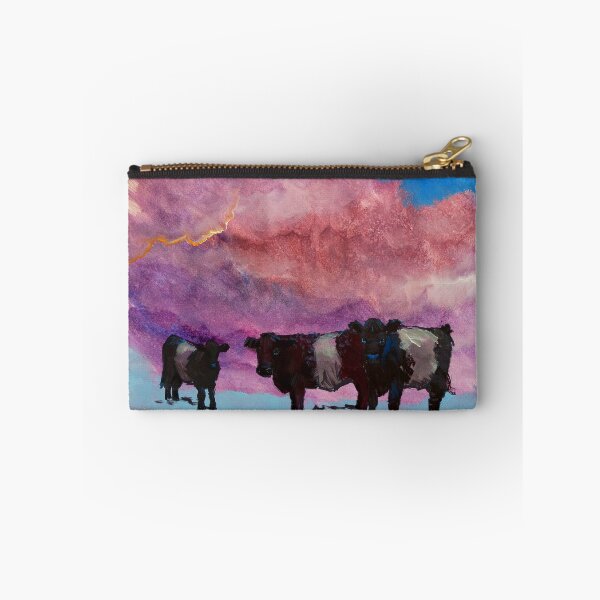 Artikelvorschau, Umgeschnallte Galloway-Kühe, die - Belties unter surrealem purpurrotem bewölktem Himmel malen entworfen und verkauft von MikeJory.