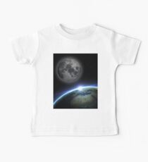 Erde und Mond Baby T-Shirt