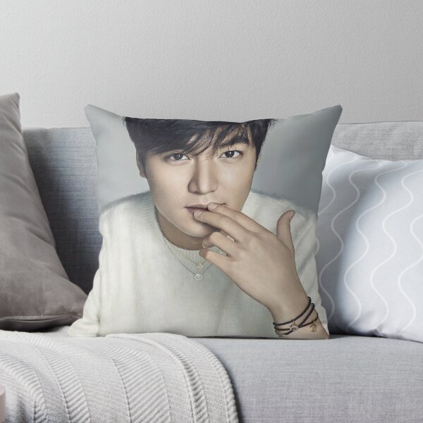 lee min ho Throw Pillow
