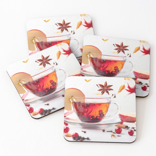 Artikelvorschau, Herbsttee mit Apfelscheiben, Preiselbeeren, Gewürzen, fallenden Zutaten in der Tasse, KI-generiert entworfen und verkauft von dvoevnore.
