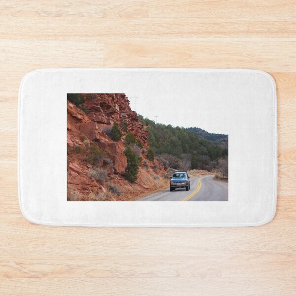 Aperçu de l'œuvre SUV VINTAGE TRAVERSANT ASPEN, COLORADO créée et vendue par DriveModern.