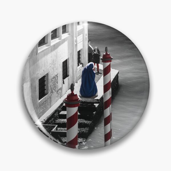 Artikelvorschau, die blauen Hupen des Karnevals in Venedig entworfen und verkauft von JEANMPHOTOS.