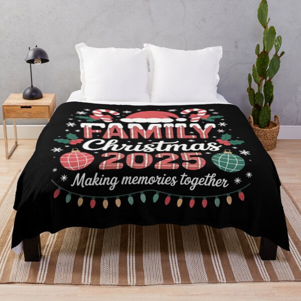 Aperçu de l'œuvre Pyjama de Noël assorti pour la famille (Noël 2025) créée et vendue par TyraYoung.