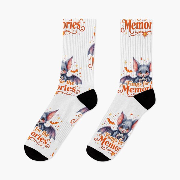 Item preview, Camiseta de Halloween "Colmillos para los Recuerdos": Camiseta estética de murciélago vampiro sonriente designed and sold by relso.