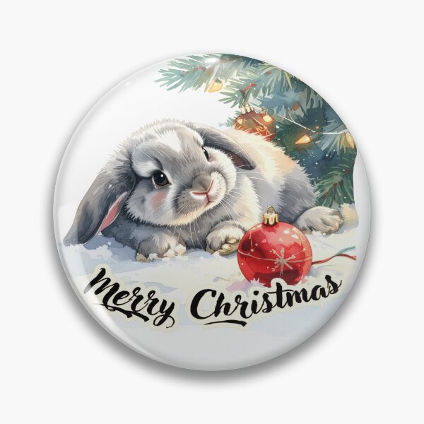 Artikelvorschau, Grauer Widder Hase liegt im Schnee unterm Weihnachtsbaum, Christbaumkugel Merry Christmas Text entworfen und verkauft von LiskoDesign.