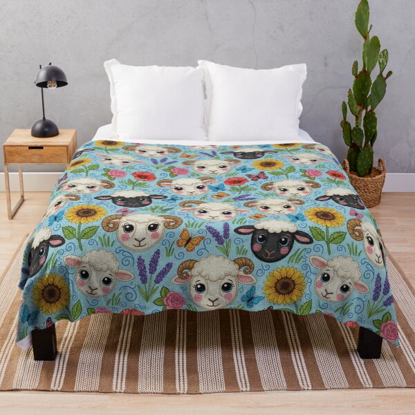 Artikelvorschau, Kawaii Schaf- und Lammmuster, Bauernhof, florales Chibi-Design, Sonnenblumen- und Schmetterlingsdruck entworfen und verkauft von JOSTH.