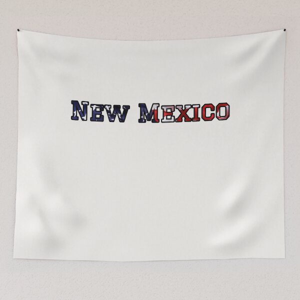 Artikelvorschau, New Mexico USA Flagge Typografie – Patriotisches Stars and Stripes American Pride Design entworfen und verkauft von Long Family Gifts.