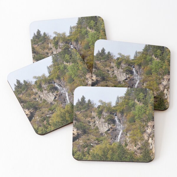 Aperçu de l'œuvre Cascade avec forêt et montagnes sur le sentier Wild Water créée et vendue par Torsten Krüger.