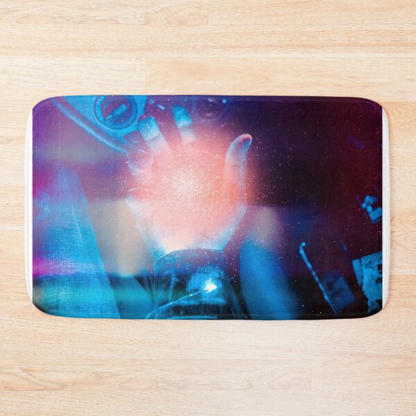 Artikelvorschau, Hand, die kosmisches Energieglühen ausstrahlt – Neon-Cyberpunk-Magie entworfen und verkauft von MDB_Shop.