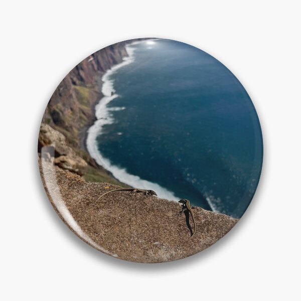 Item preview, El fin del mundo - Lagartos del acantilado designed and sold by WildPixelBay.