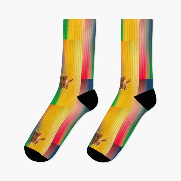 Artikelvorschau, Süßes Kätzchen auf Regenbogenhintergrund entworfen und verkauft von pixelandpine.