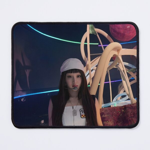 Artikelvorschau, LE SSERAFIM SPAGHETTI Yunjin Merch – Limitierte K‑Pop-Kleidung und Accessoires entworfen und verkauft von Valereekmerch.