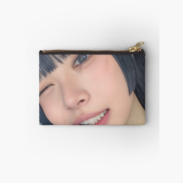 Artikelvorschau, LE SSERAFIM SPAGHETTI Eunchae Merch – Limitierte K‑Pop-Kleidung und Accessoires entworfen und verkauft von Valereekmerch.