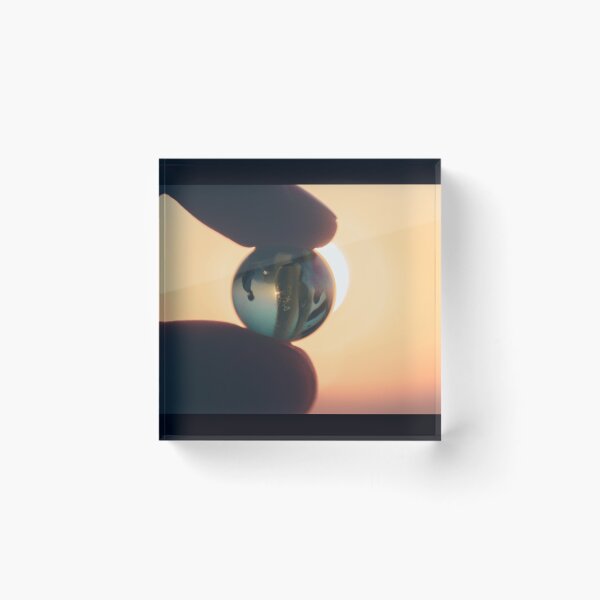 Artikelvorschau, Eingefangener Sonnenuntergang: Eine Welt in einer Murmel entworfen und verkauft von MDB_Shop.