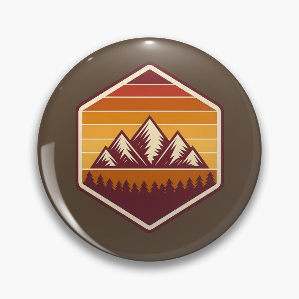 Artikelvorschau, Retro-Bergwald-Abzeichen – Vintage-Abenteuer-Outdoor-Design entworfen und verkauft von NoctaHike.