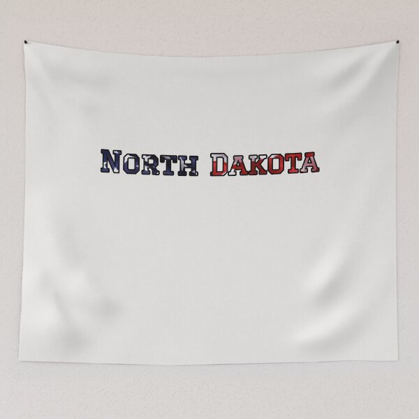 Artikelvorschau, Typografie der Flagge von North Dakota, USA – Patriotisches Design mit Sternen und Streifen, Ausdruck amerikanischen Stolzes entworfen und verkauft von Long Family Gifts.