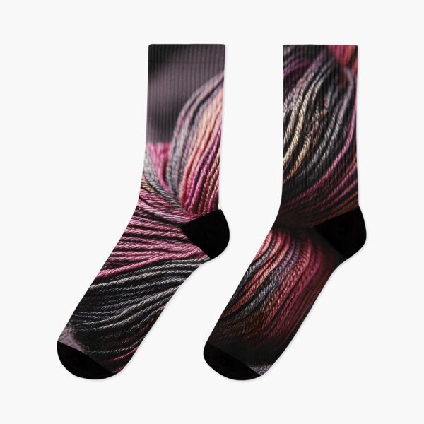 Aperçu de l'œuvre Fil coloré sur un tissu foncé créée et vendue par anytka.