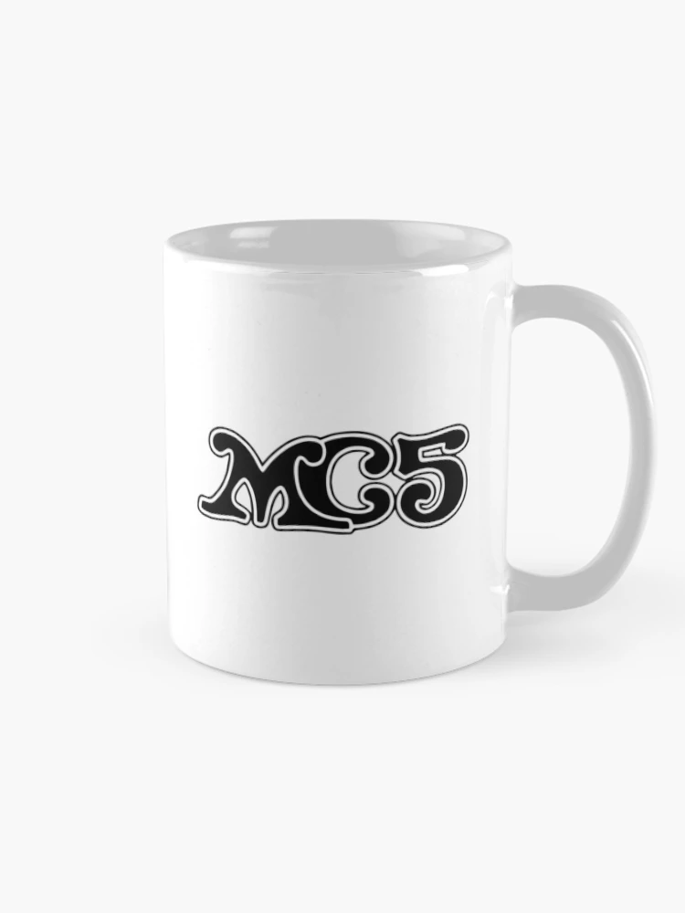 Imagen 3 de 6, Taza de café con la obra La banda MC5, diseñada y vendida por BrodieBouges.