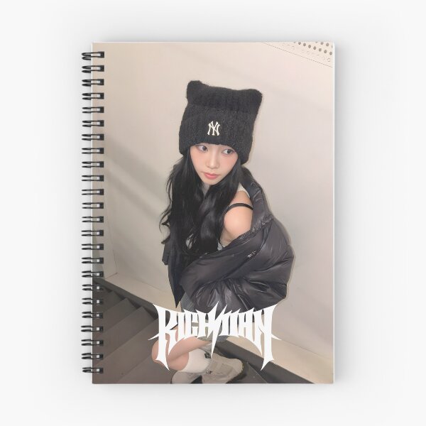 Aperçu de l'œuvre Collection exclusive Karina Aespa – T-shirts, sweats à capuche et posters pour les fans créée et vendue par Valereekmerch.