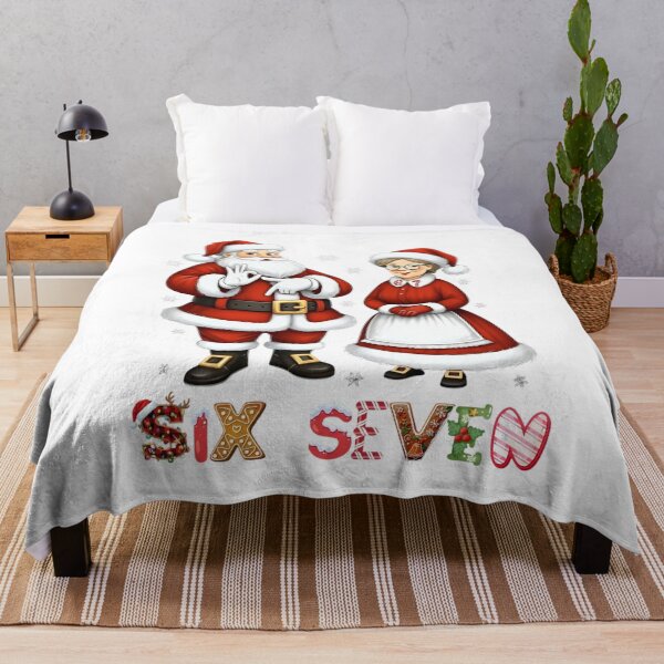 Artikelvorschau, Unisex-Sweatshirt „Six Seven Comfort Holiday Gift“, personalisiertes Winter-Weihnachtsgeschenk mit der Aufschrift „67“, kuschelige Modebekleidung entworfen und verkauft von Mckinney Atelier.