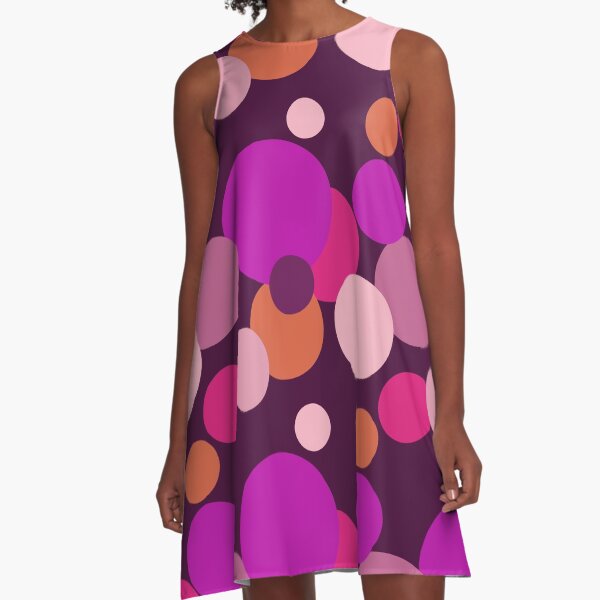 Große 70er Jahre Polka Dots in lila A-Linien Kleid