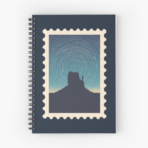 Artikelvorschau, Sternenspuren-Wüstenstempel – Minimalistische Nachthimmel-Landschaftsillustration entworfen und verkauft von NoctaHike.