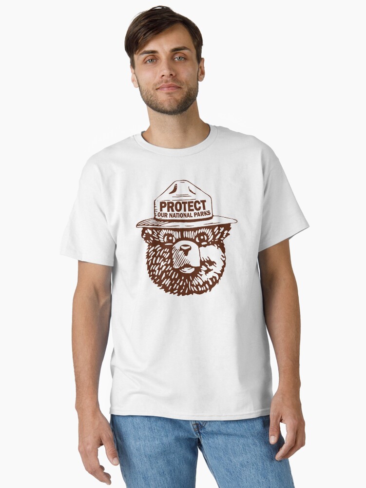 Imagen 2 de 7, Camiseta clásica con la obra Protege nuestros parques, diseñada y vendida por philosophetee.