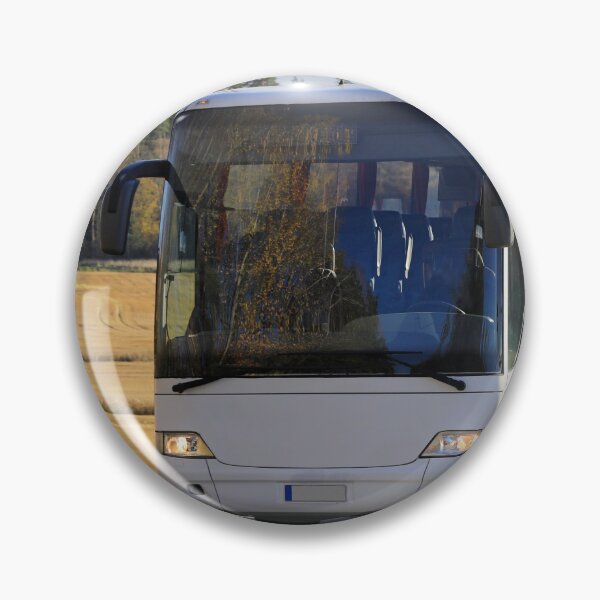 Artikelvorschau, Weißer Bus auf der Straße entworfen und verkauft von Taina Sohlman.