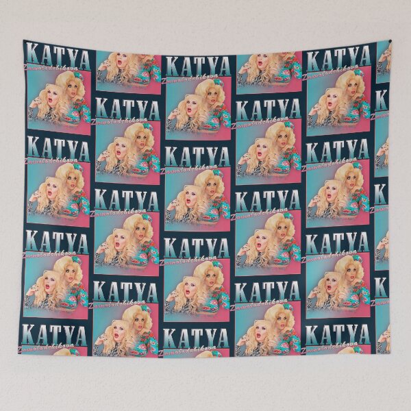 Aperçu de l'œuvre Duo de drag queens blondes glamour, illustration rétro pop art créée et vendue par Michelleuddoth.