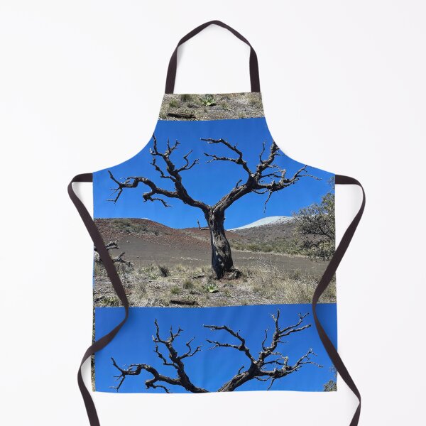 Artikelvorschau, Verdrehter Baum in Vulkanlandschaft entworfen und verkauft von TrisaThyme.