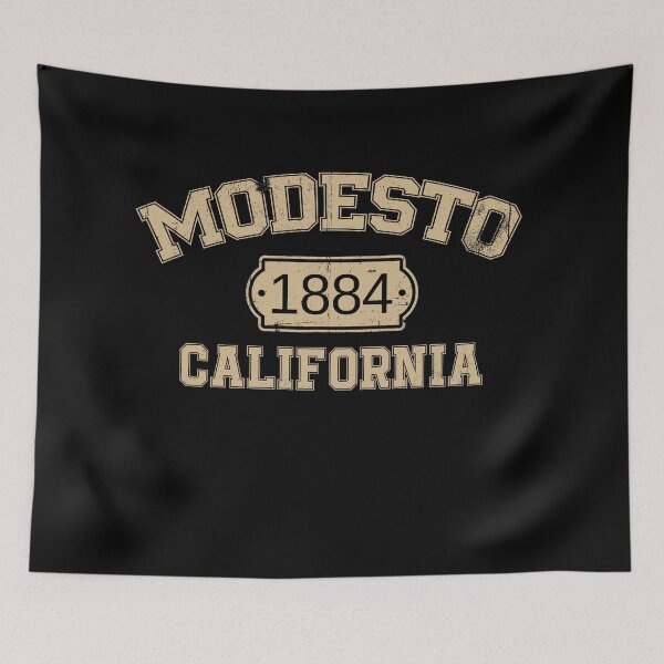 Aperçu de l'œuvre Modesto, fondée en 1884, Californie. Typographie rétro vintage. Esthétique rétro minimaliste. 2025 créée et vendue par someraargelia.